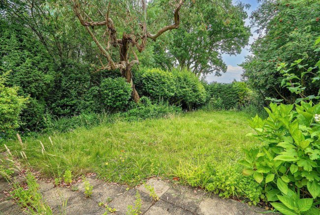 23 High Street, West End, Woking GU24 9PL 10