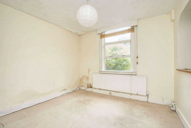 23 High Street, West End, Woking GU24 9PL 10