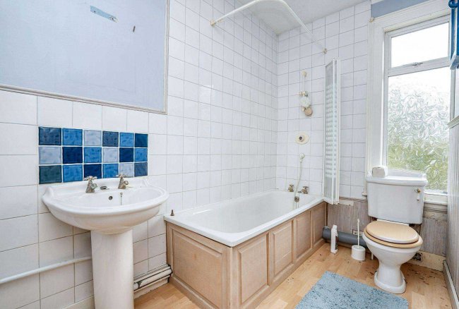 23 High Street, West End, Woking GU24 9PL 10