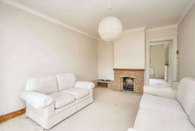 23 High Street, West End, Woking GU24 9PL 10