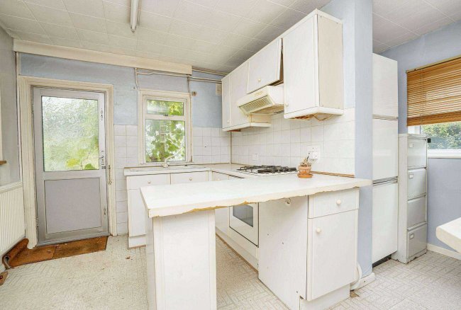 23 High Street, West End, Woking GU24 9PL 10