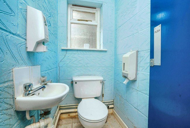 23 High Street, West End, Woking GU24 9PL 10