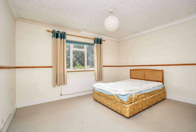 23 High Street, West End, Woking GU24 9PL 10