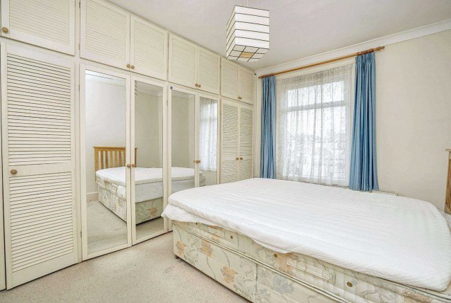 23 High Street, West End, Woking GU24 9PL 10