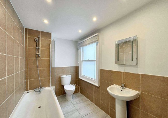 218 Middle Lane, Crouch End, London N8 7LA 6