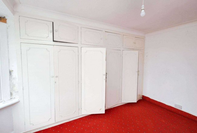 28 Overton Drive, Romford, Essex, RM6 4EH 10