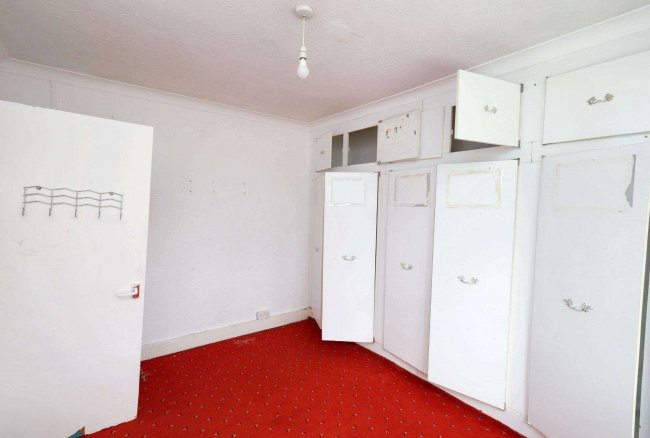 28 Overton Drive, Romford, Essex, RM6 4EH 10