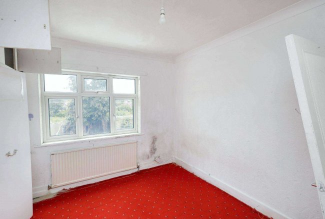28 Overton Drive, Romford, Essex, RM6 4EH 10