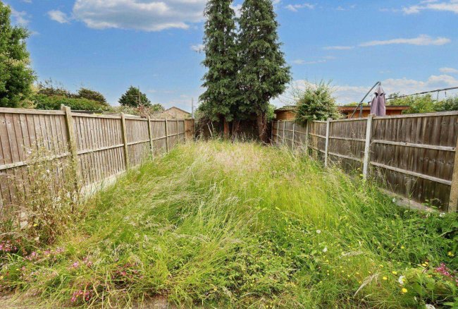 28 Overton Drive, Romford, Essex, RM6 4EH 10