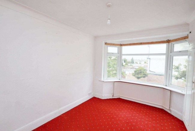 28 Overton Drive, Romford, Essex, RM6 4EH 10