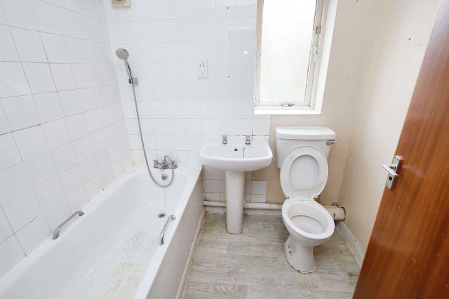 68 Ostell Crescent, Enfield, EN3 6FY 4