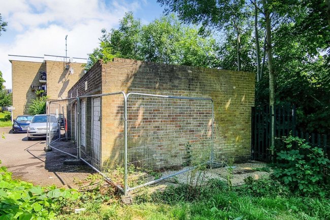 Land and garages at Holly Lodge, Hoppers Road, Winchmore Hill, N21 3JR 8