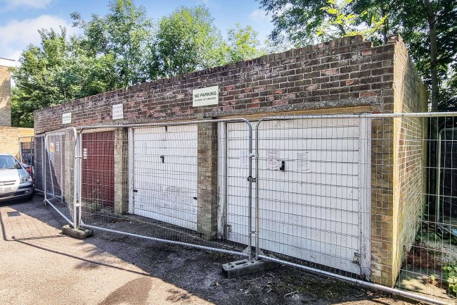 Land and garages at Holly Lodge, Hoppers Road, Winchmore Hill, N21 3JR 8