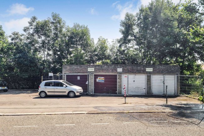Land and garages at Holly Lodge, Hoppers Road, Winchmore Hill, N21 3JR 8
