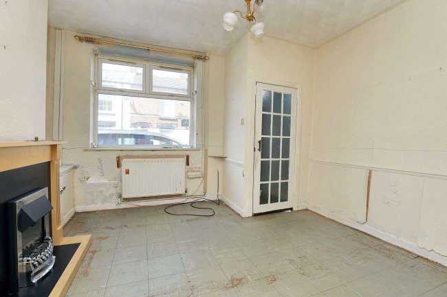 1 Gladstone Street, West Park, St Helens, Merseyside WA10 4NT 6