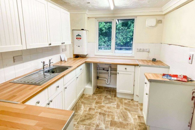 Flat 41 Atholl Court & Garage G28, Kingsway Gardens, Andover, SP10 4BB 7