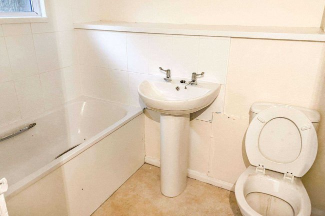 Flat 41 Atholl Court & Garage G28, Kingsway Gardens, Andover, SP10 4BB 7