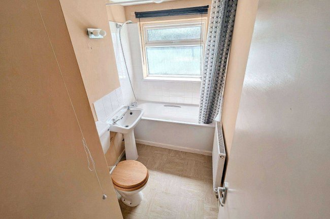 22 Peartree Walk, Yaxley, Peterborough, Cambridgeshire, PE7 3HQ 8