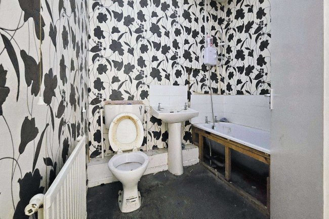 6 Derham Street, Blackburn, Lancashire BB2 3SZ 2