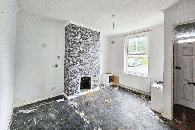 6 Derham Street, Blackburn, Lancashire BB2 3SZ 2