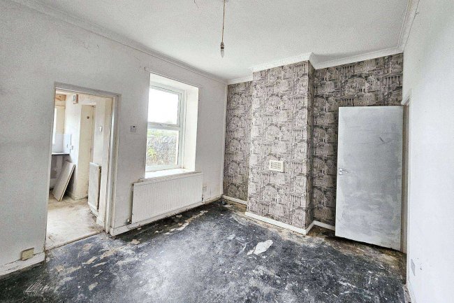 6 Derham Street, Blackburn, Lancashire BB2 3SZ 2