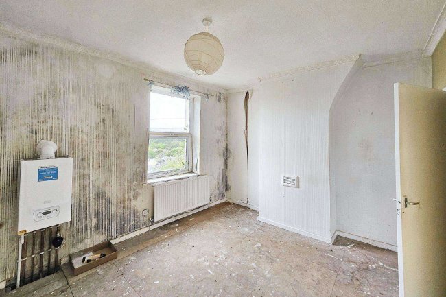 6 Derham Street, Blackburn, Lancashire BB2 3SZ 2