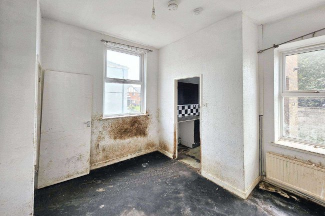 14 Derham Street, Blackburn, Lancashire BB2 3SZ 1