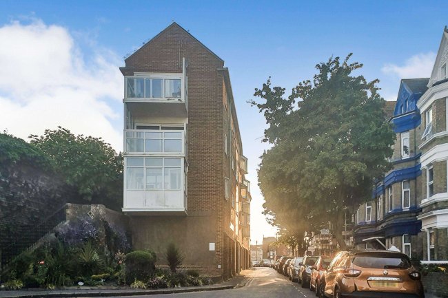 Bayle Court, The Parade, Folkestone, Kent, CT20 1SN 6