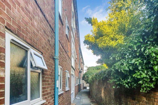 Bayle Court, The Parade, Folkestone, Kent, CT20 1SN 6