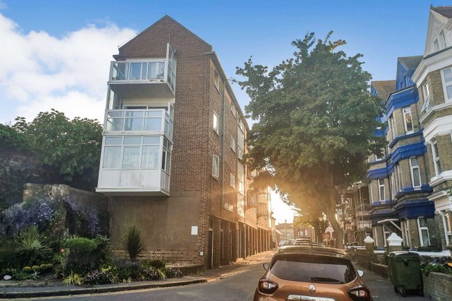 Bayle Court, The Parade, Folkestone, Kent, CT20 1SN 6