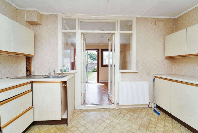 145 Fernside Avenue, Feltham, TW13 7BH 10