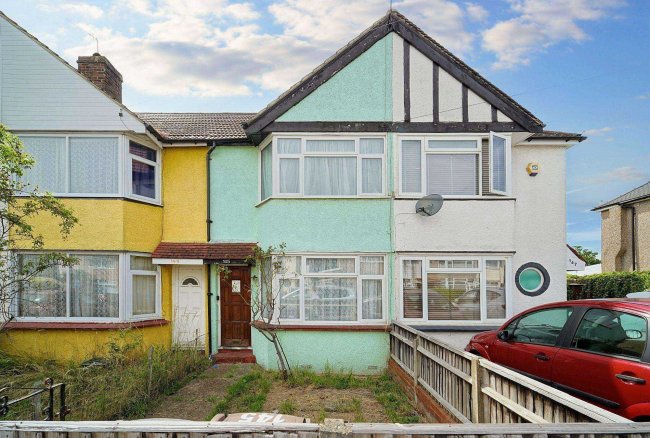 145 Fernside Avenue, Feltham, TW13 7BH 10