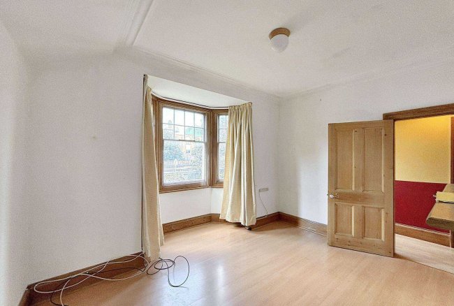 Flat 2, 39 St Pauls Avenue, Willesden, London NW2 5SS 3