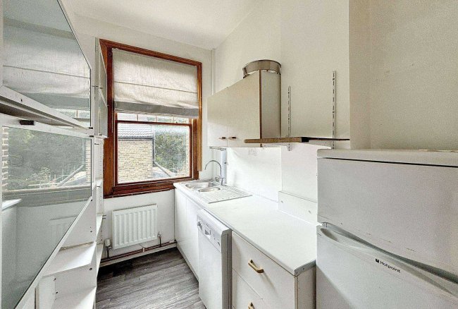 Flat 2, 39 St Pauls Avenue, Willesden, London NW2 5SS 3