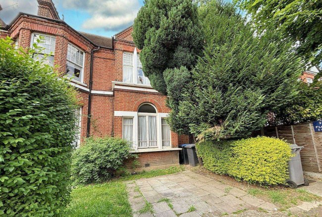 Flat 2, 39 St Pauls Avenue, Willesden, London NW2 5SS 3