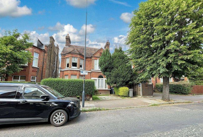 Flat 2, 39 St Pauls Avenue, Willesden, London NW2 5SS 3