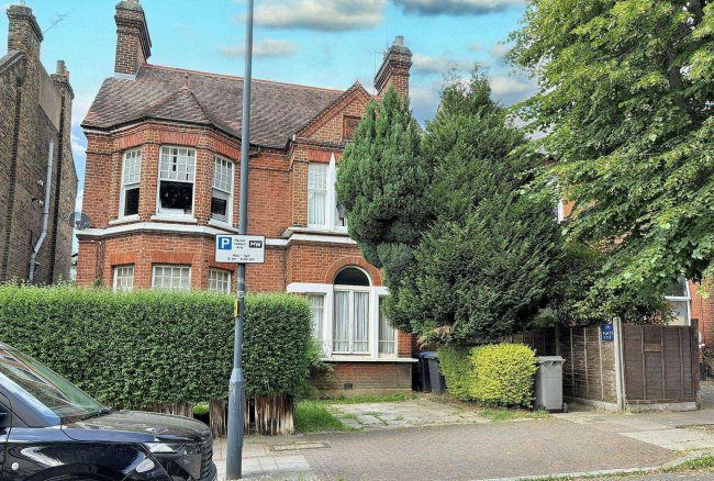 Flat 2, 39 St Pauls Avenue, Willesden, London NW2 5SS 3