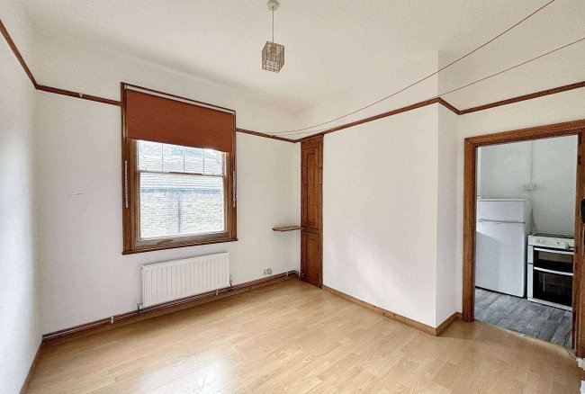 Flat 2, 39 St Pauls Avenue, Willesden, London NW2 5SS 3