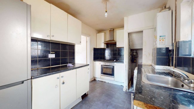 122 North Circular Road, Neasden, London, NW10 0QR 7