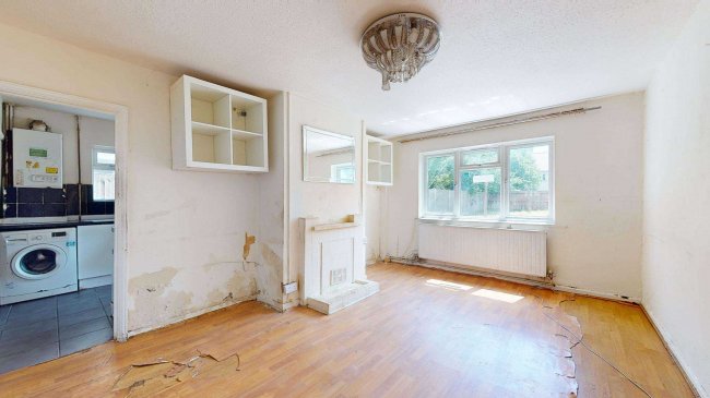 122 North Circular Road, Neasden, London, NW10 0QR 7