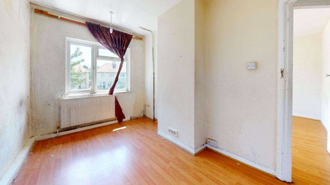 122 North Circular Road, Neasden, London, NW10 0QR 7