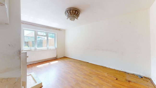 122 North Circular Road, Neasden, London, NW10 0QR 7