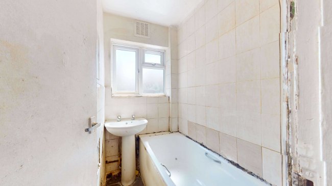 122 North Circular Road, Neasden, London, NW10 0QR 7