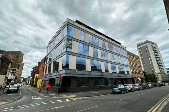 Chatsworth House, 29 Broadway, Maidenhead, Berkshire, SL6 1LY 2