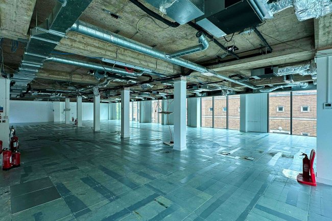 Chatsworth House, 29 Broadway, Maidenhead, Berkshire, SL6 1LY 2