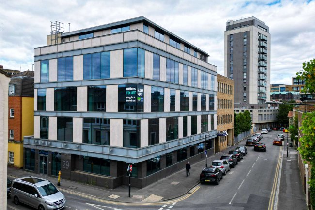 Chatsworth House, 29 Broadway, Maidenhead, Berkshire, SL6 1LY 2