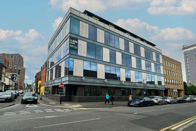 Chatsworth House, 29 Broadway, Maidenhead, Berkshire, SL6 1LY 2