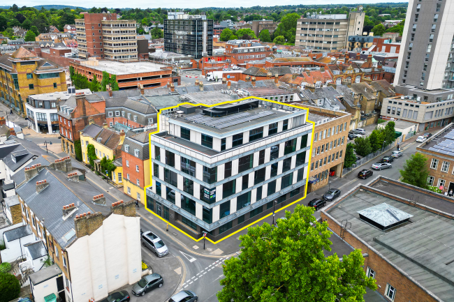 Chatsworth House, 29 Broadway, Maidenhead, Berkshire, SL6 1LY 2