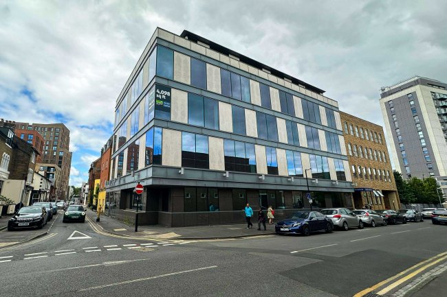 Chatsworth House, 29 Broadway, Maidenhead, Berkshire, SL6 1LY 2