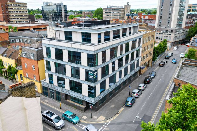 Chatsworth House, 29 Broadway, Maidenhead, Berkshire, SL6 1LY 2